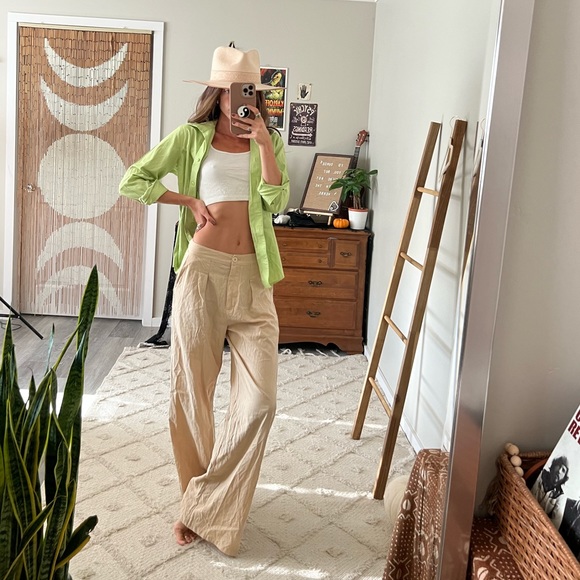 Lime green button up 💚 - Picture 1 of 8